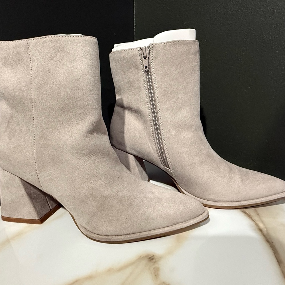 Sonoma Light Gray Suede Heeled Boots